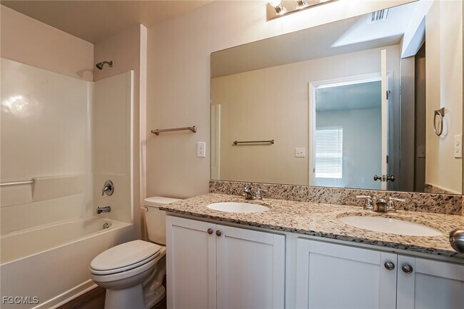 Building Photo - 4165 NE 9th Pl