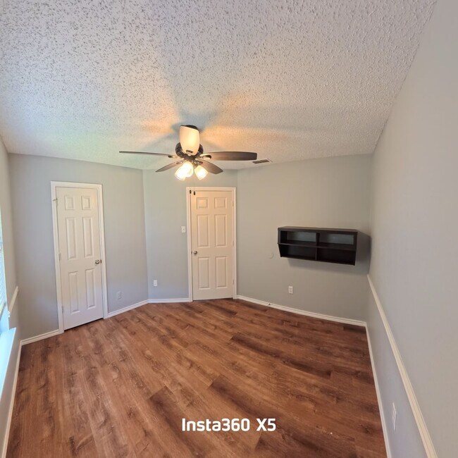 Building Photo - 1209 Montclair Dr