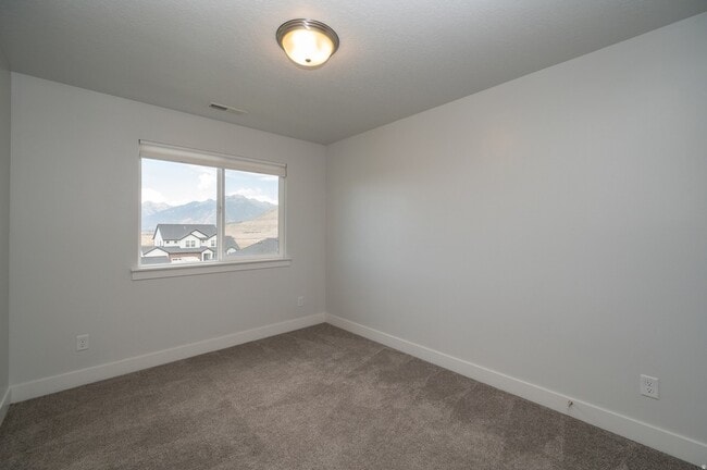 Building Photo - 16087 S Truss Dr