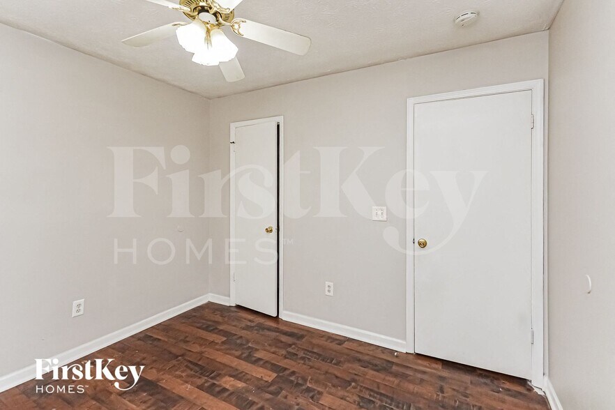 Building Photo - 975 Martin Rd