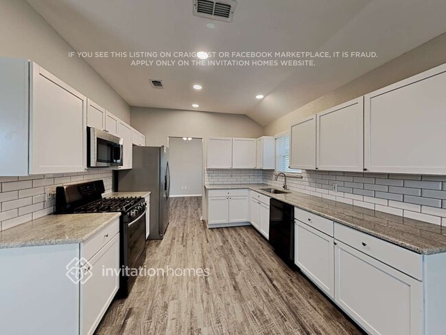 Building Photo - 1044 Springhill Dr