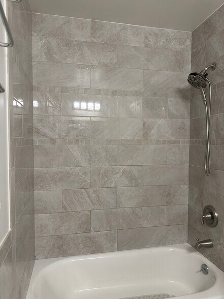 Building Photo - 932 Peninsula Ave