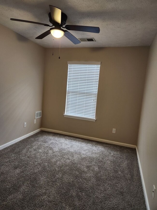 Building Photo - Beautiful Ranch Home