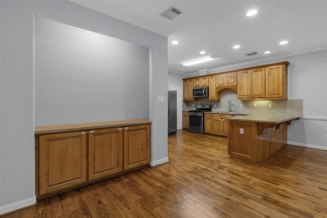 Building Photo - 341 W 23rd St