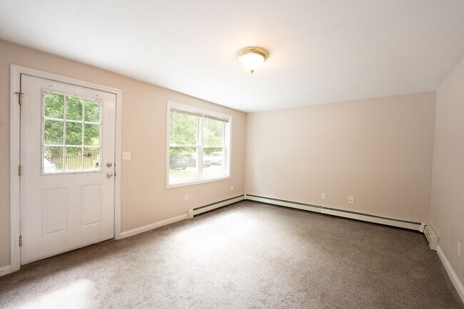 Building Photo - 616 Main St