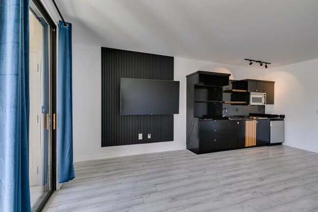 Building Photo - Stunning studio in Lake Las Vegas