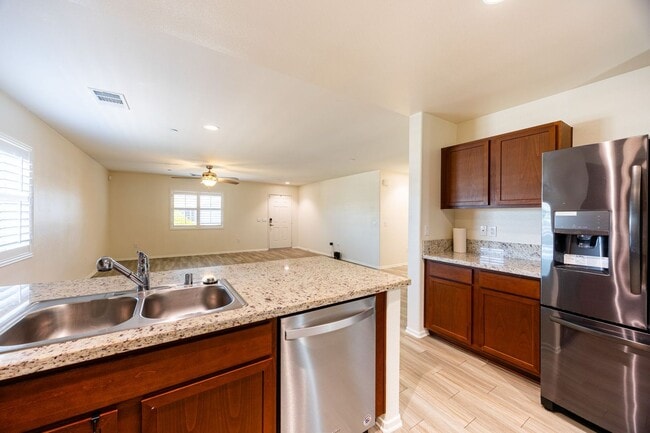 Building Photo - 511 Meadow Ct
