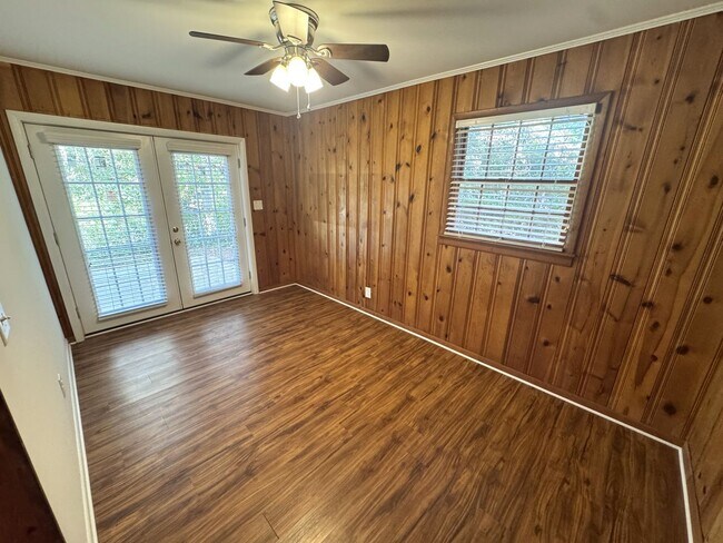 Building Photo - 5br home off S. Milledge For Rent