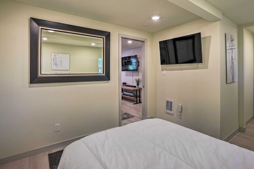 Building Photo - 2715 MacArthur Blvd