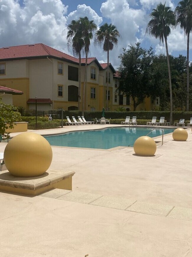 Building Photo - 1 bedroom 1 bathroom condo