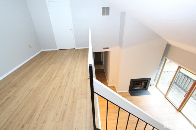 Building Photo - 1204 Aspen Dr