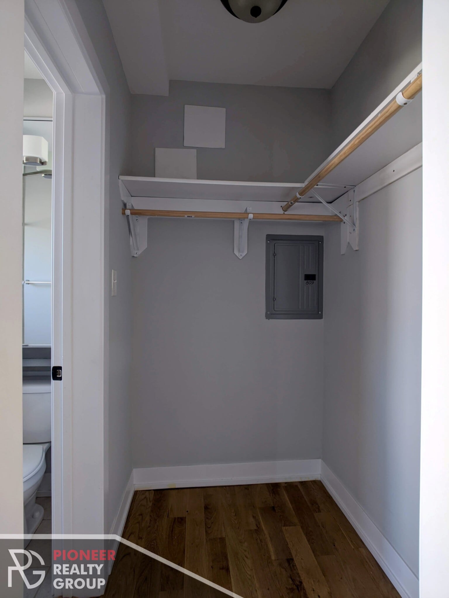 Building Photo - 560 W Arlington