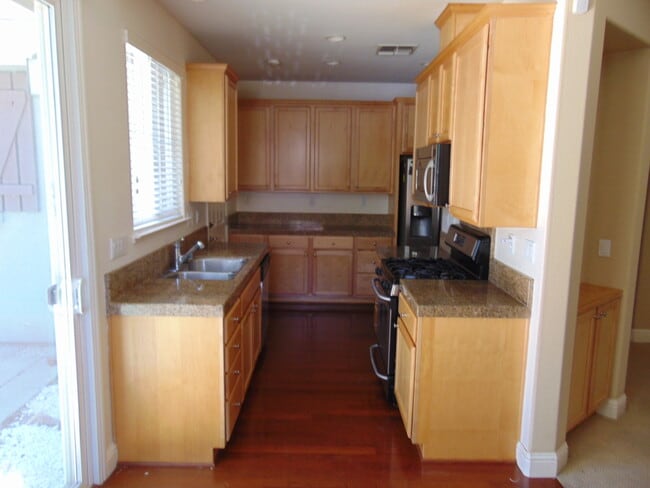 Building Photo - Beautiful 3 bed 2 Bath Home in Mountain House