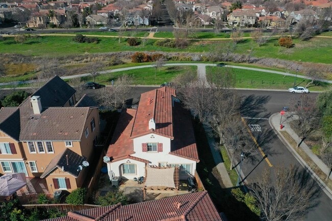 Building Photo - 356 S Paraiso Way