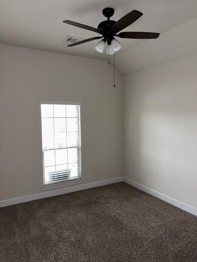 Building Photo - 509 Fair Oaks Dr