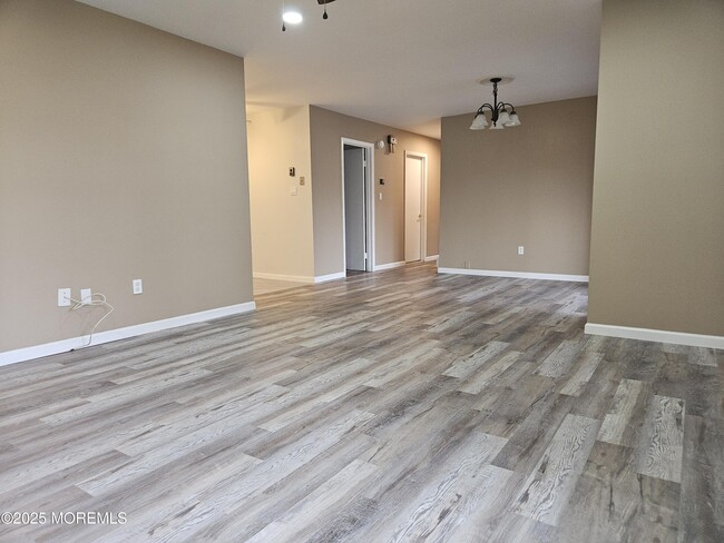 Building Photo - 54 Amberly Dr