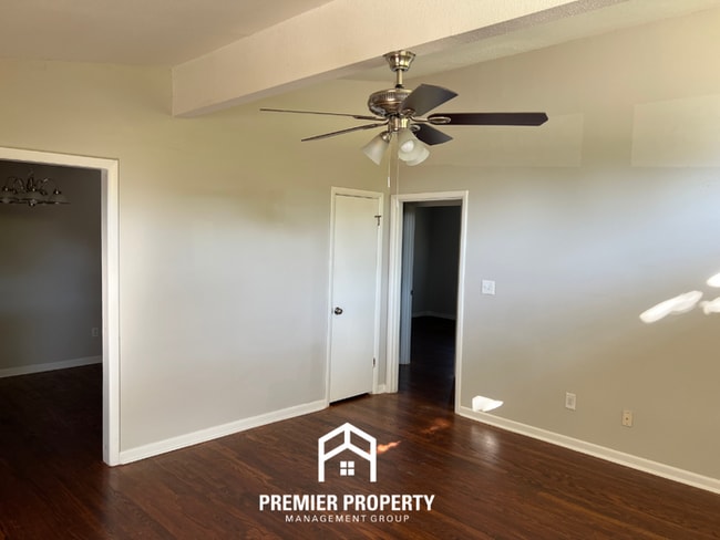 Building Photo - 2322 Rodgers Dr NE