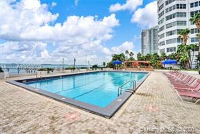 Building Photo - 905 Brickell Bay Dr
