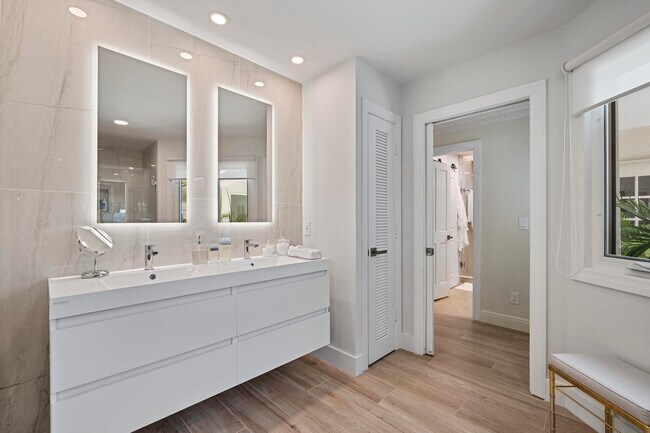 Building Photo - 10252 Shireoaks Ln