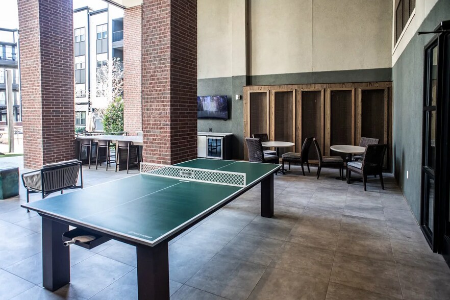 Building Photo - 502 E College St