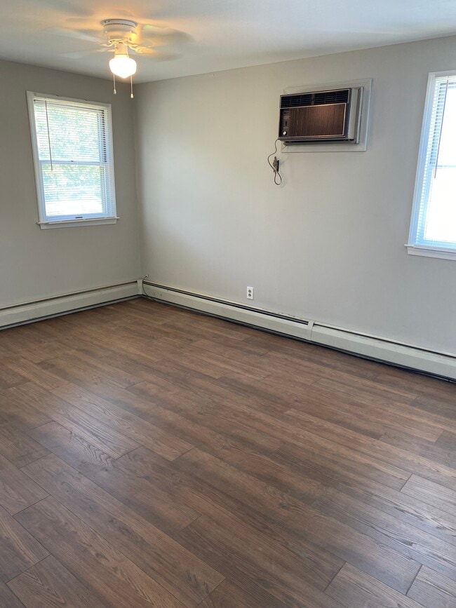 Building Photo - 305 Northpark Dr