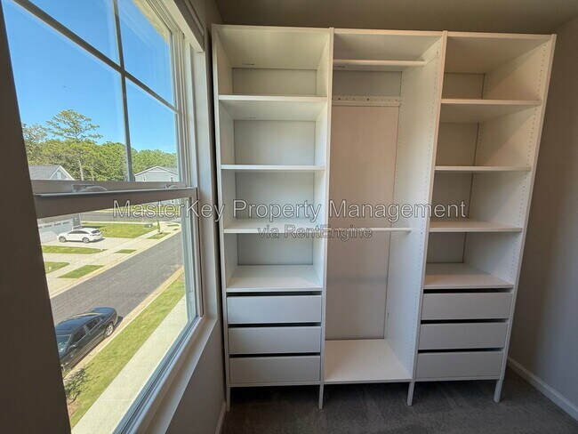 Building Photo - 329 Deercroft Dr