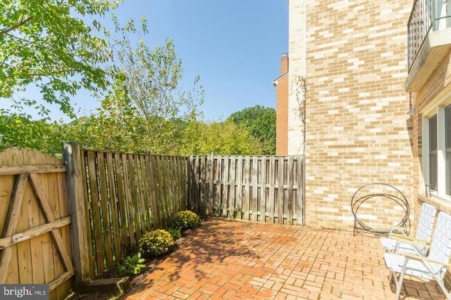 Building Photo - 7628 Westlake Terrace