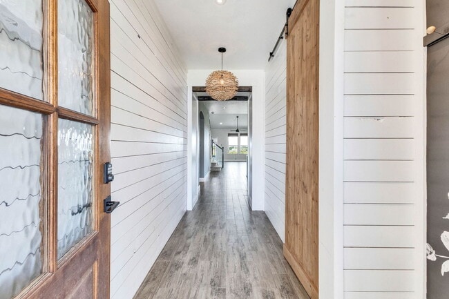 Building Photo - 217 Andele Way