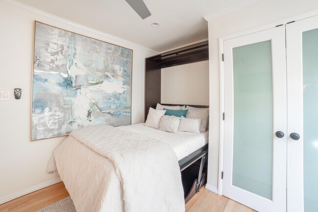 Building Photo - 204 30th St