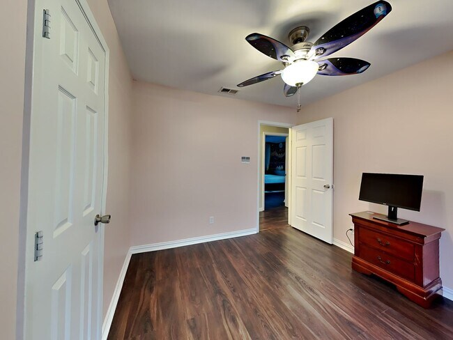 Building Photo - DARLING HOME IN DENTON READY NOW!