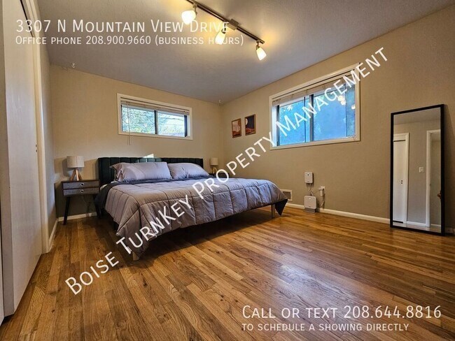 Building Photo - 3307 N Mountain View Dr