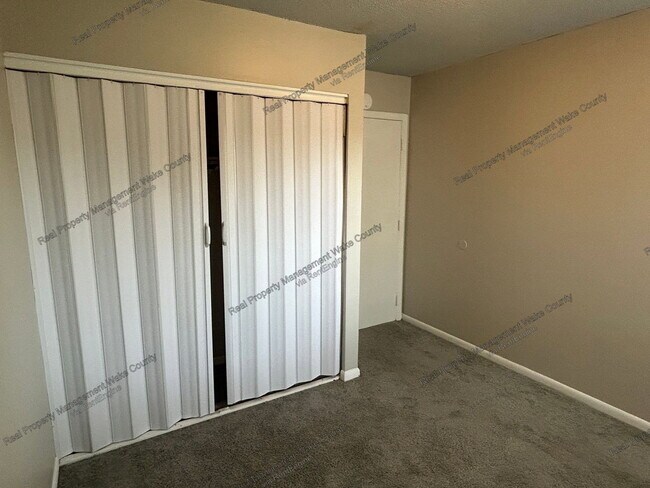 Building Photo - 4702 Walden Pond Dr
