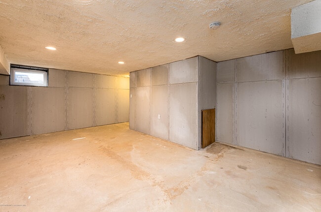Building Photo - 140 Primrose Ln
