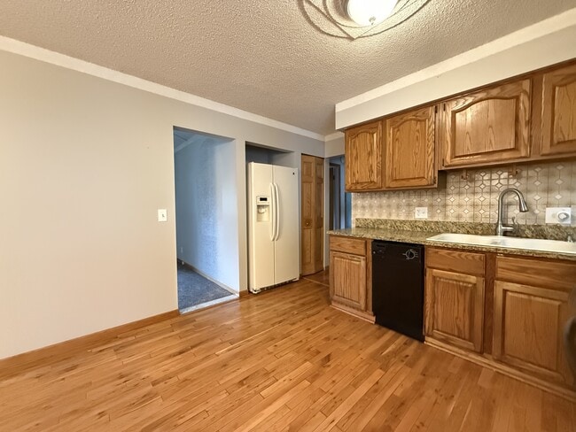 Building Photo - 208 Wallace Dr