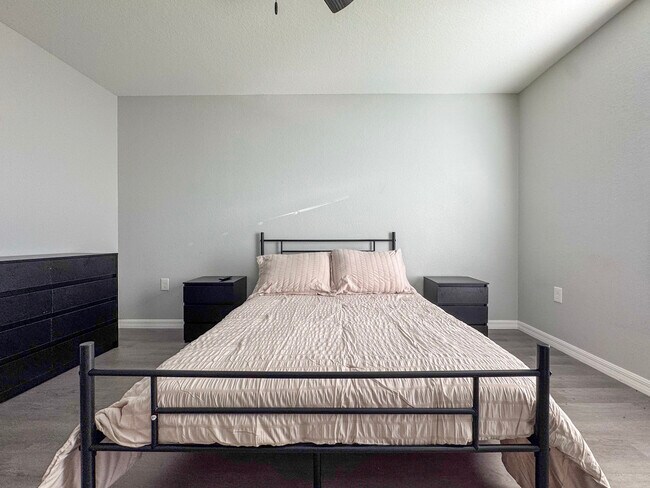 Building Photo - 6819 San Bruno Dr