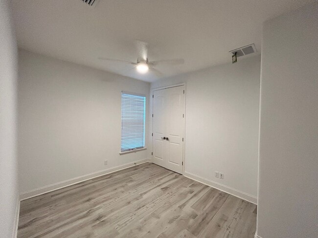 Building Photo - 3/2 Single Family Haven in Silver Leaf Vil...