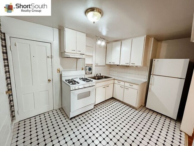 Building Photo - Updated 1 bed 1 bath apartment in Heritage Hill