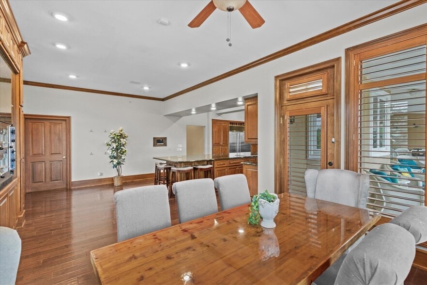 Building Photo - 200 Asphodel Dr