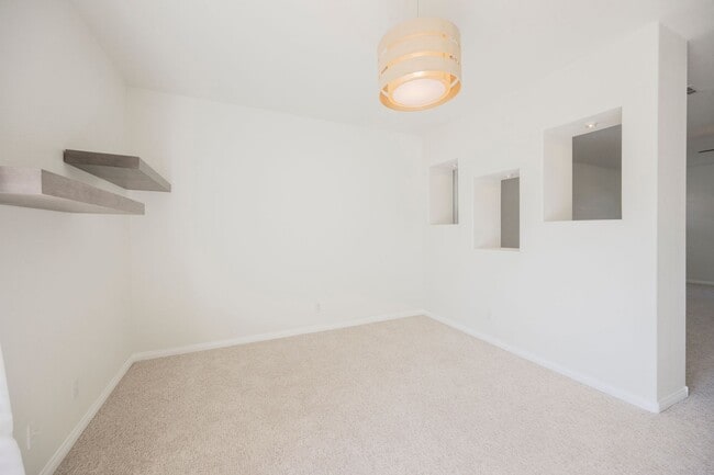 Building Photo - Luxury Home located in Henderson