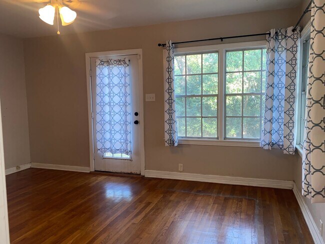 Building Photo - 3 BEDROOM, PLUS OFFICE, BELTON ISD