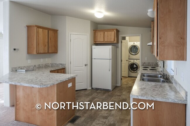Building Photo - Updated home in Deschutes River Woods