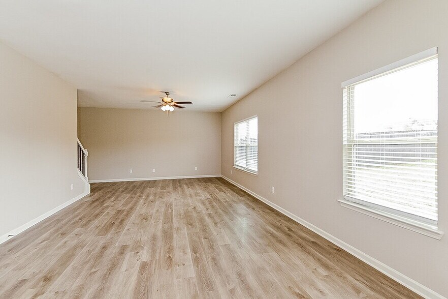 Building Photo - 11097 Wind Ridge Dr