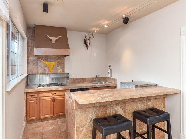 Building Photo - 1900 Red Rock Dr