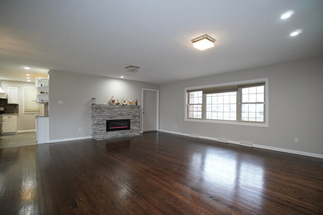 Building Photo - 6092 Cleveland St