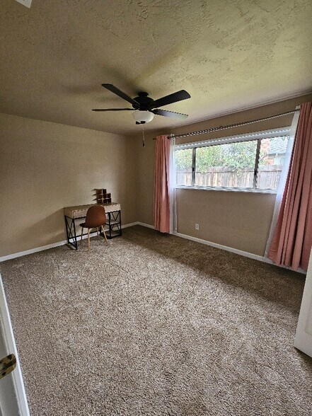 Building Photo - 590 Dee Ct