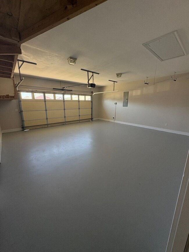 Building Photo - Cotton Creek!!!