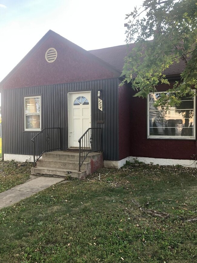 Building Photo - 3 Bedroom Home!