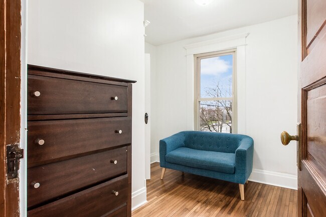 Building Photo - 234 E 7th Ave