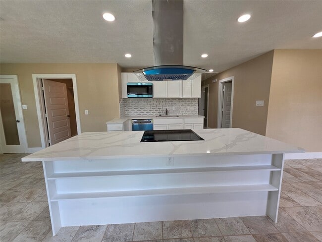 Building Photo - 2306 19th Ave N