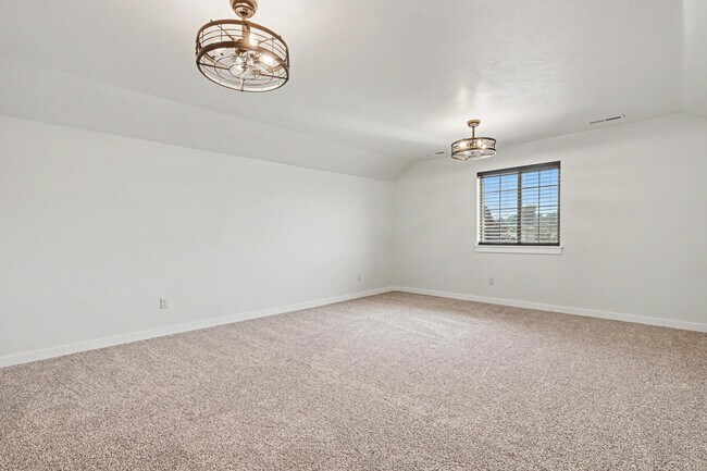 Building Photo - 2040 Kelly Dr